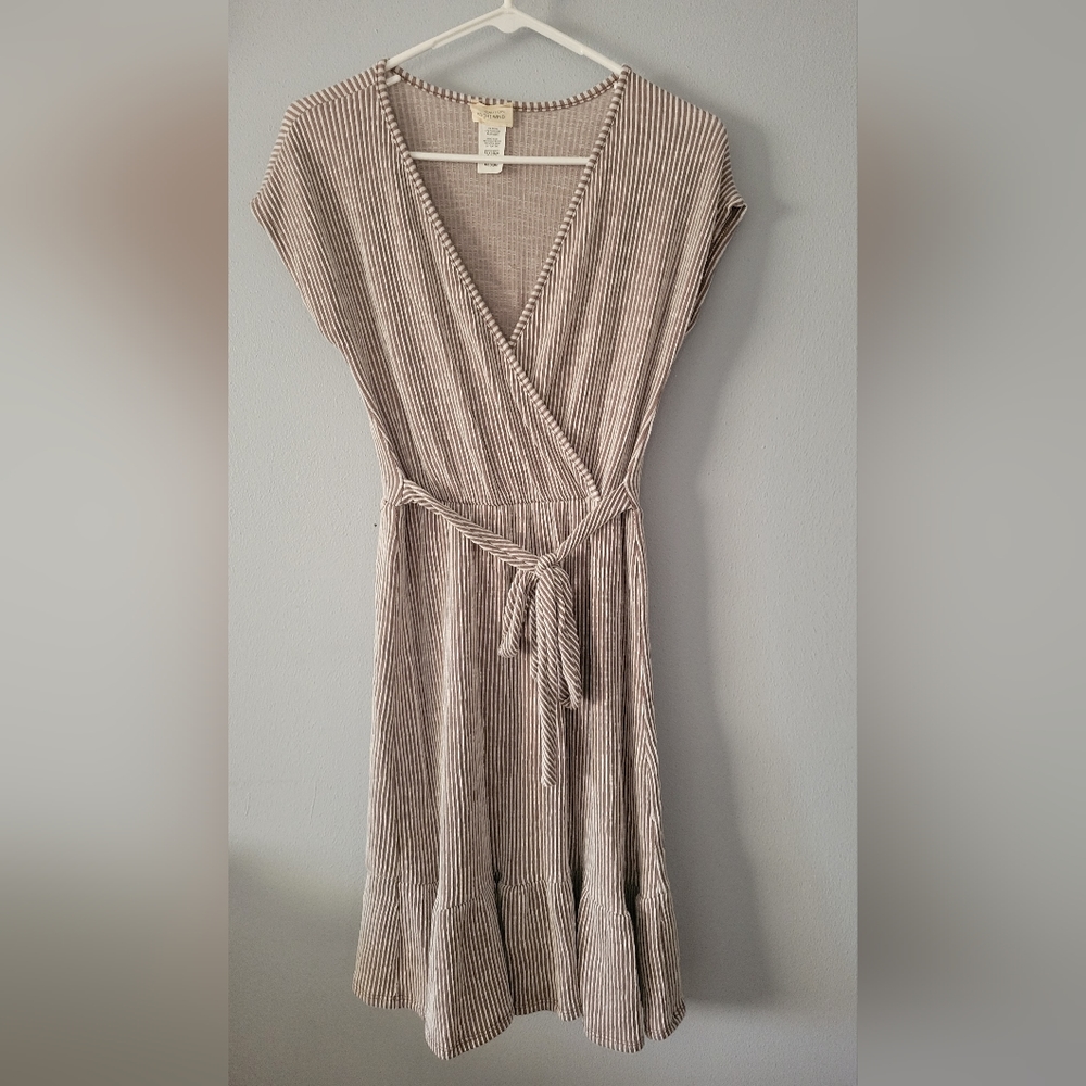 NWOT Caution to the Wind tan and white dress Size Medium - never worn